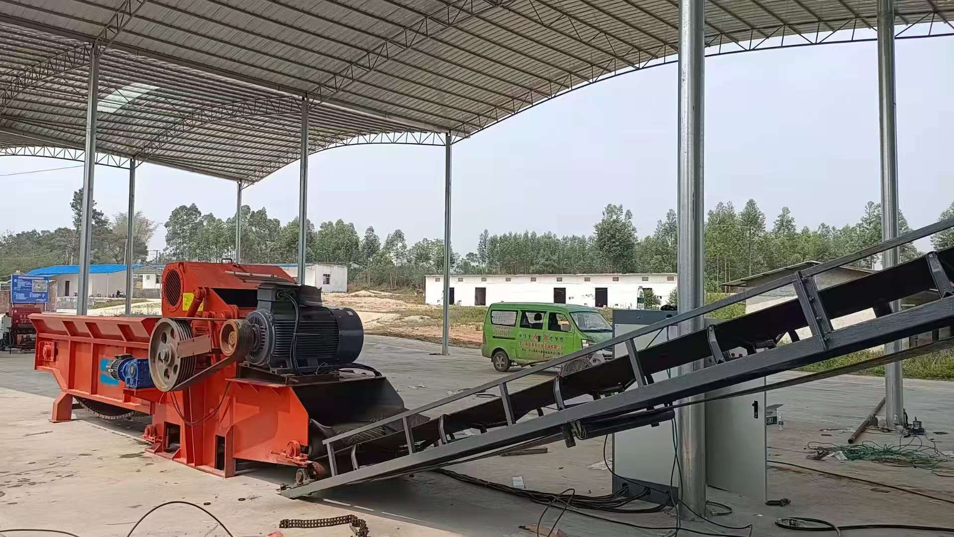 高效转化 大型木材综合破碎机如何将废旧木料迅速化为均匀碎料